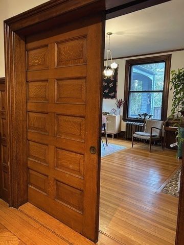 111 Davis Ave 1, Brookline, MA 02445