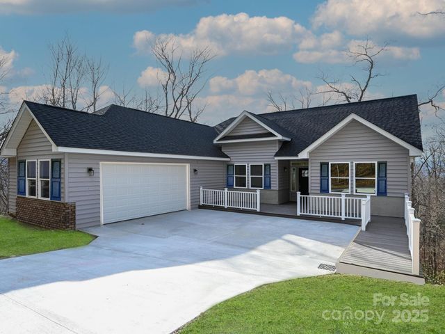 296 Carriage Summitt Way, Hendersonville, NC 28791