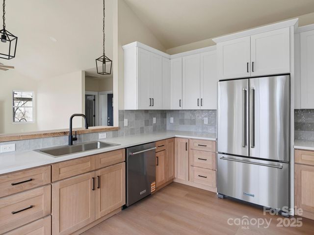 296 Carriage Summitt Way, Hendersonville, NC 28791