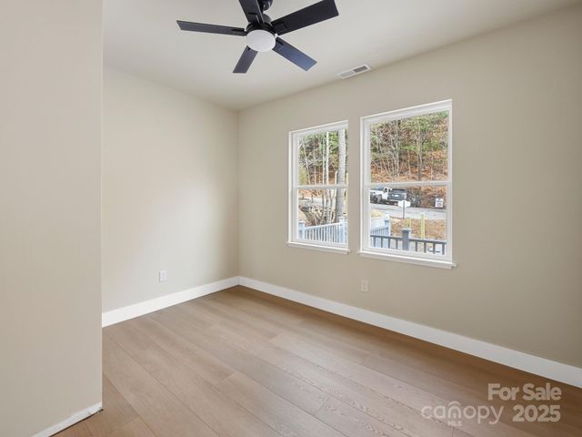 296 Carriage Summitt Way, Hendersonville, NC 28791