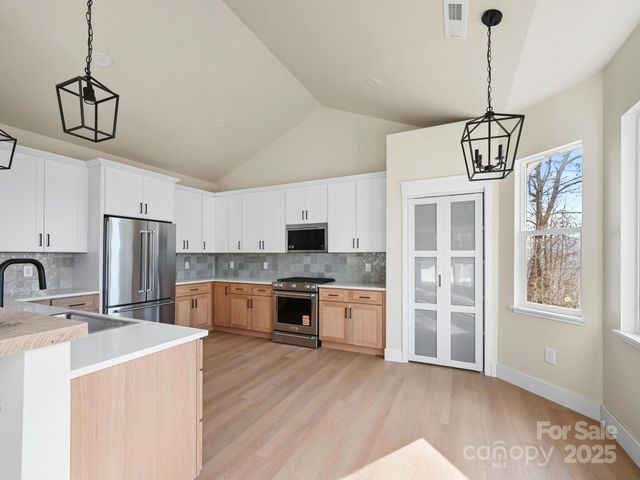 296 Carriage Summitt Way, Hendersonville, NC 28791