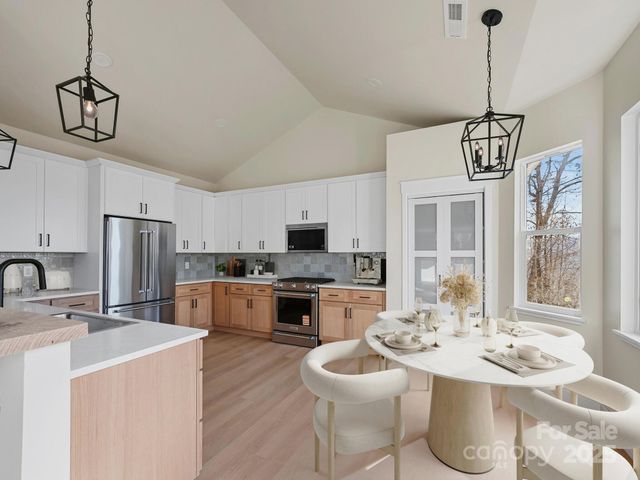 296 Carriage Summitt Way, Hendersonville, NC 28791