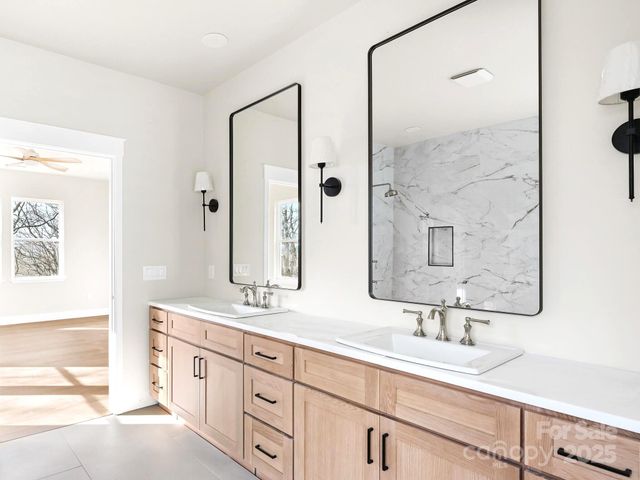 296 Carriage Summitt Way, Hendersonville, NC 28791