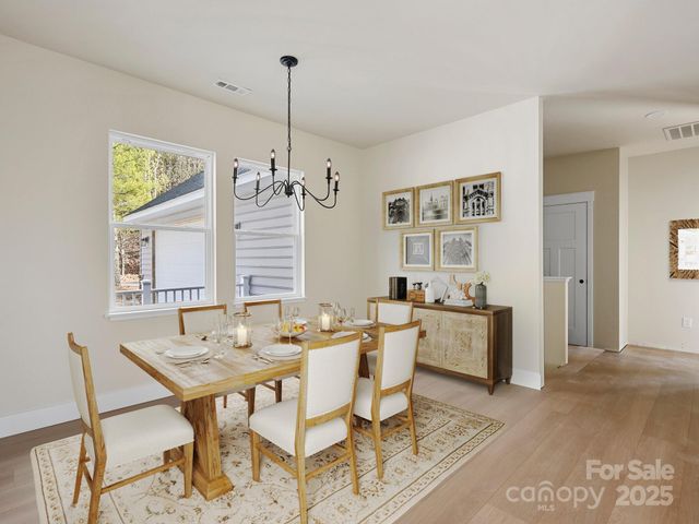 296 Carriage Summitt Way, Hendersonville, NC 28791