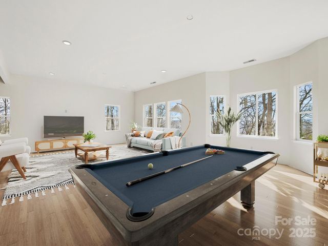 296 Carriage Summitt Way, Hendersonville, NC 28791