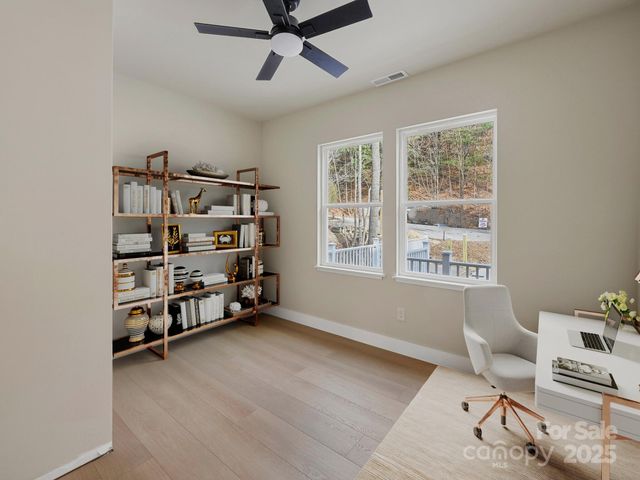 296 Carriage Summitt Way, Hendersonville, NC 28791