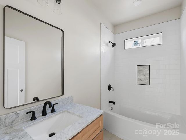 296 Carriage Summitt Way, Hendersonville, NC 28791