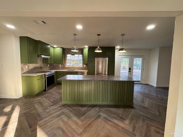 5520 Jones St, Milton, FL 32570