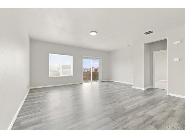 9548 Dahlia Ln, Thornton, CO 80229