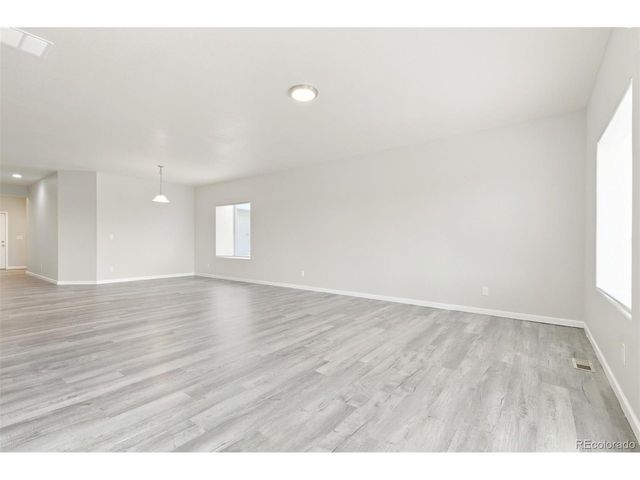 9548 Dahlia Ln, Thornton, CO 80229