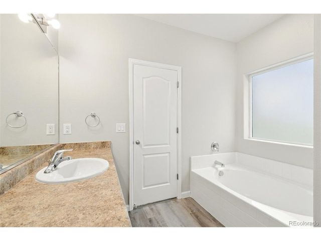 9548 Dahlia Ln, Thornton, CO 80229