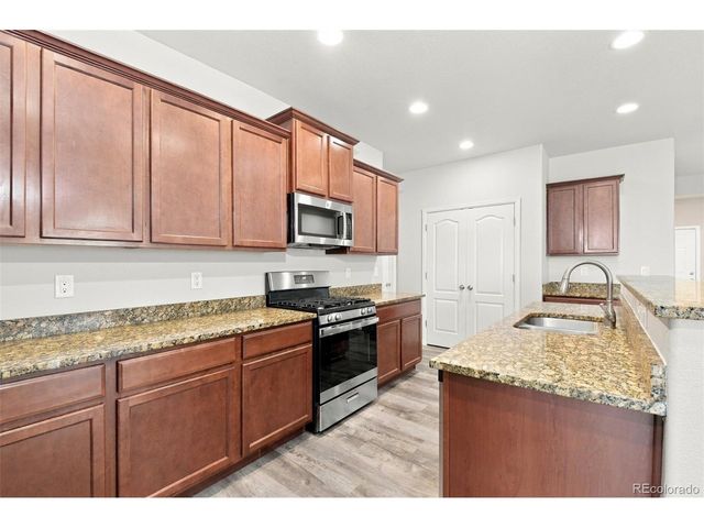 9548 Dahlia Ln, Thornton, CO 80229