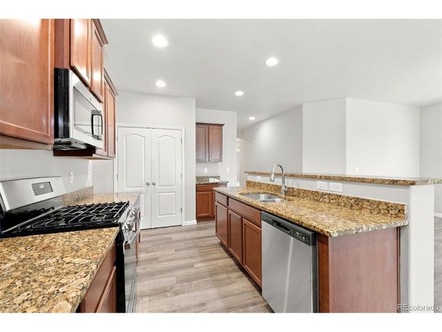 9548 Dahlia Ln, Thornton, CO 80229