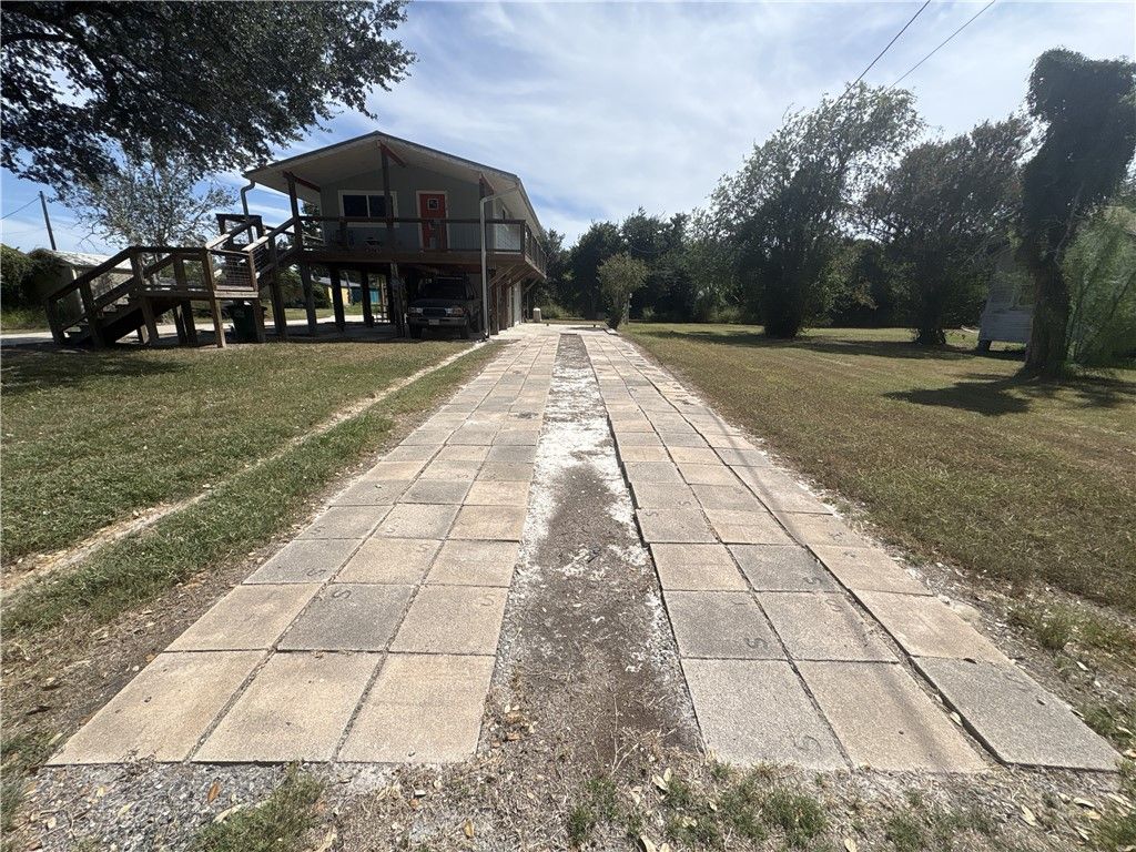 210 Danforth St, Woodsboro, TX 78393 — photo 5