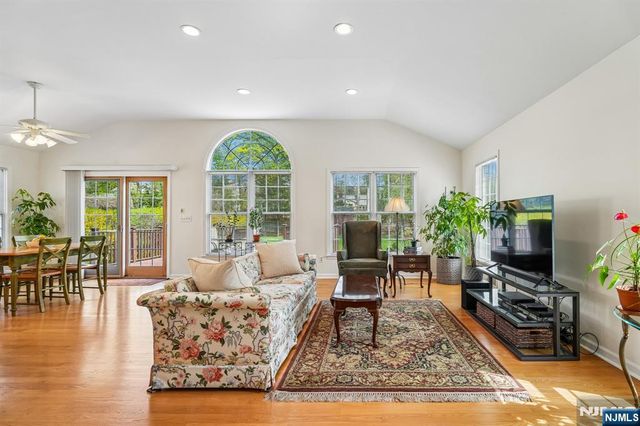 321 Kenilworth Road, Ridgewood, NJ 07450