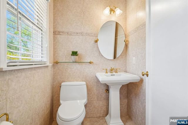 321 Kenilworth Road, Ridgewood, NJ 07450