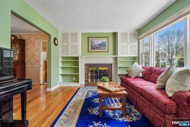 321 Kenilworth Road, Ridgewood, NJ 07450