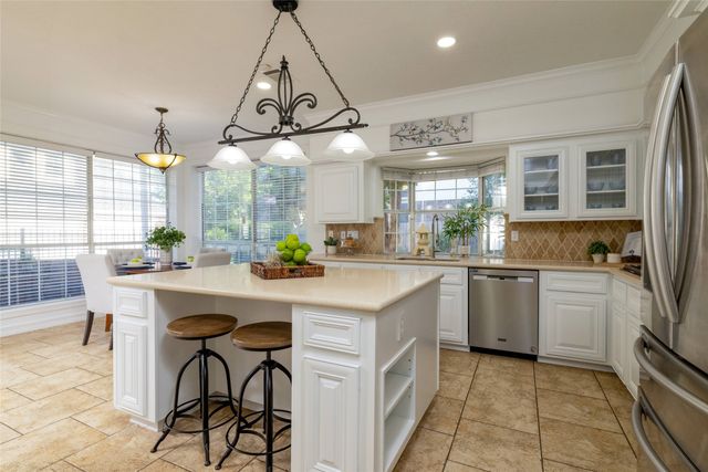 585 Oak Hill Drive, Southlake, TX 76092