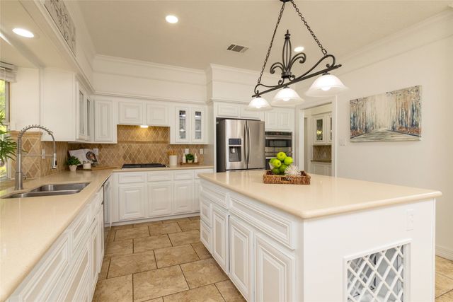 585 Oak Hill Drive, Southlake, TX 76092