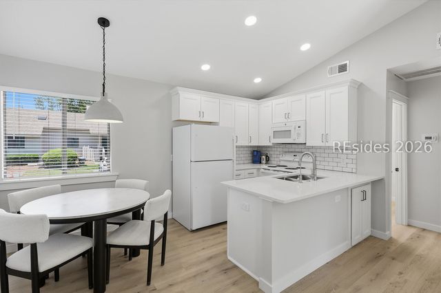 5 Gum Tree Rd Apt H17, Hilton Head Island, SC 29926