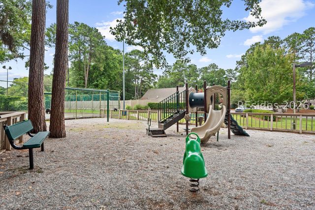 5 Gum Tree Rd Apt H17, Hilton Head Island, SC 29926