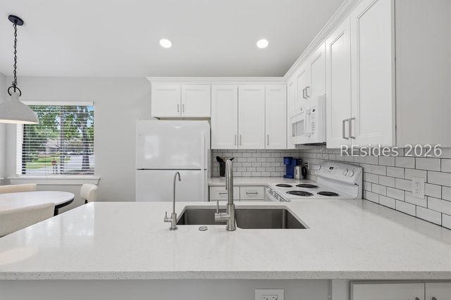 5 Gum Tree Rd Apt H17, Hilton Head Island, SC 29926