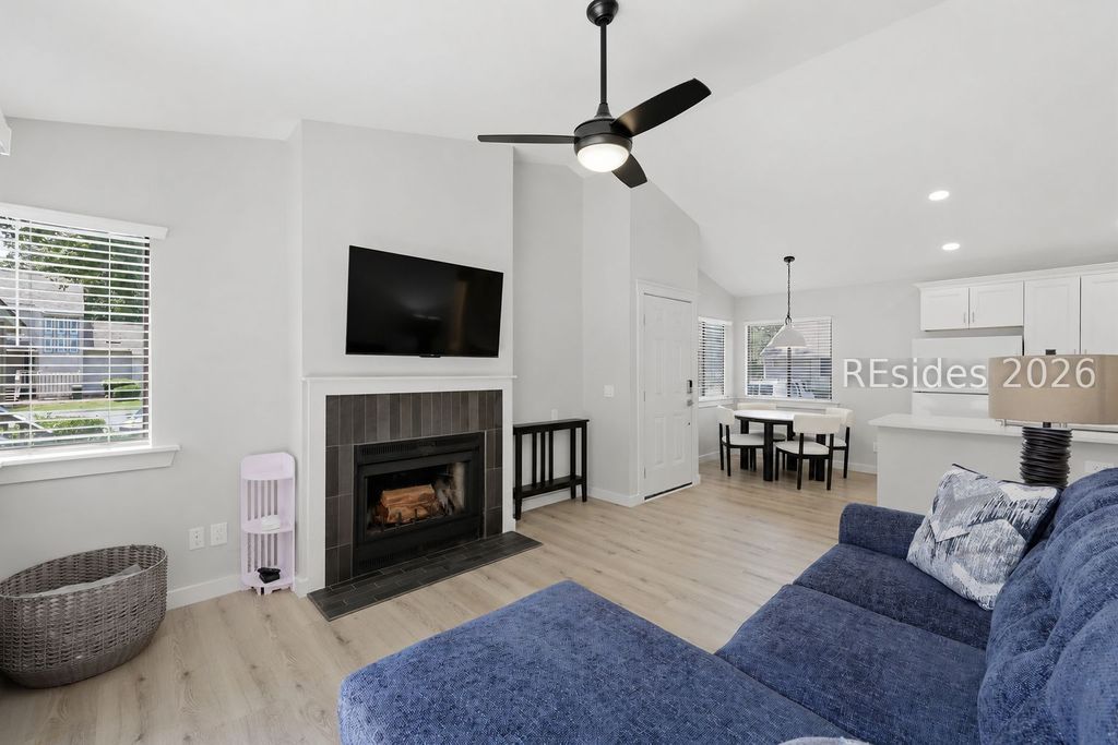 5 Gum Tree Rd Apt H17, Hilton Head Island, SC 29926