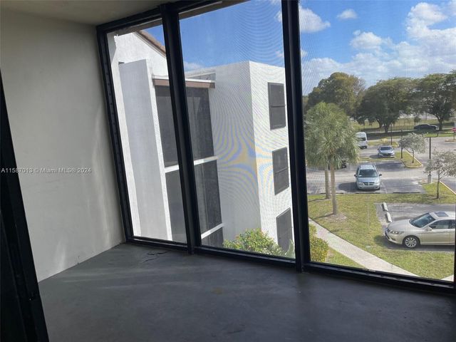 212 Lake Pointe Drive 313, Oakland Park, FL 33309