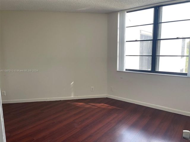 212 Lake Pointe Drive 313, Oakland Park, FL 33309