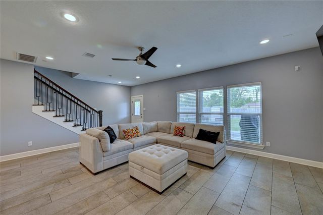 8419 Observatory Street, Houston, TX 77088