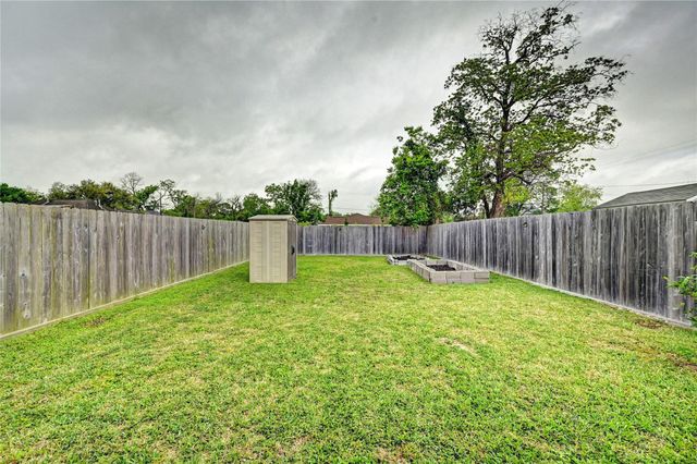 8419 Observatory Street, Houston, TX 77088