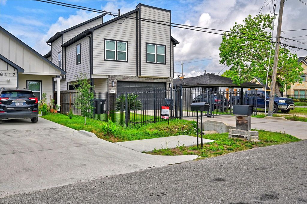 8419 Observatory Street, Houston, TX 77088