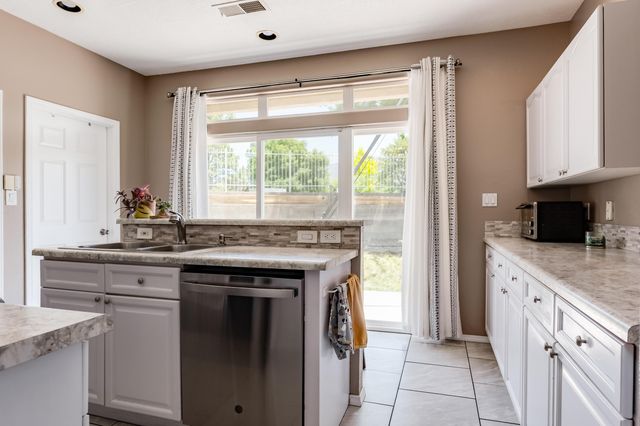 9701 LAYTON Avenue NE A, Albuquerque, NM 87111