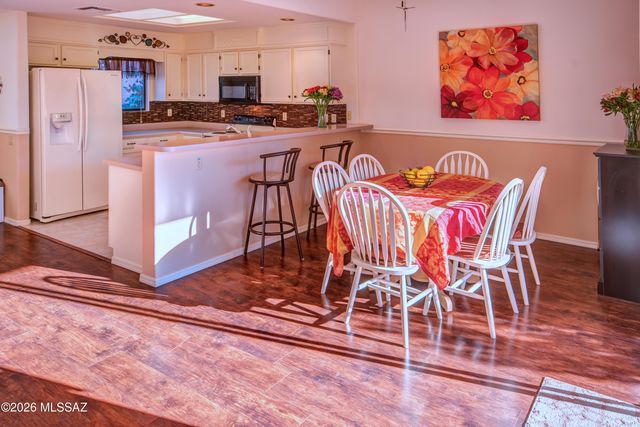 151 N Crescent Bell Drive, Green Valley, AZ 85614