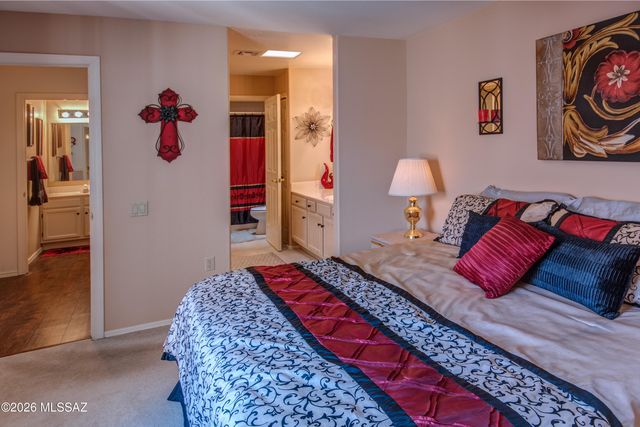 151 N Crescent Bell Drive, Green Valley, AZ 85614