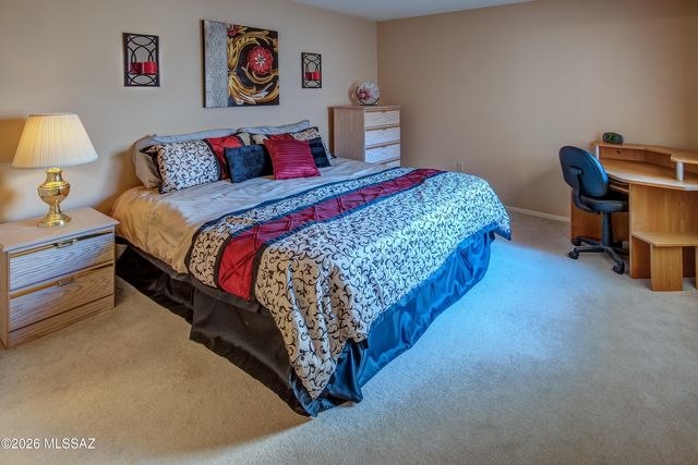 151 N Crescent Bell Drive, Green Valley, AZ 85614