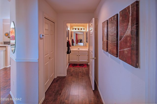 151 N Crescent Bell Drive, Green Valley, AZ 85614