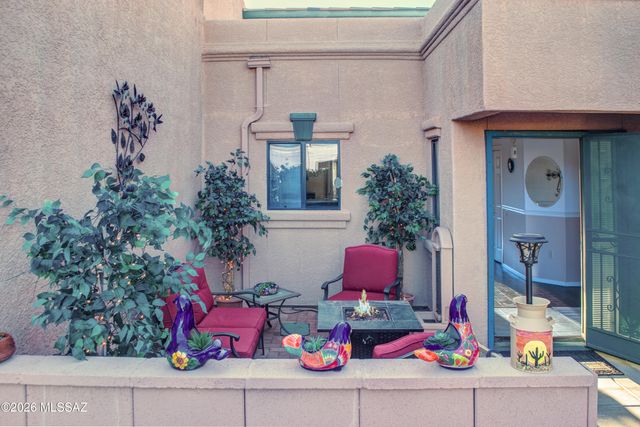 151 N Crescent Bell Drive, Green Valley, AZ 85614