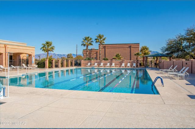 151 N Crescent Bell Drive, Green Valley, AZ 85614