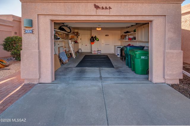 151 N Crescent Bell Drive, Green Valley, AZ 85614