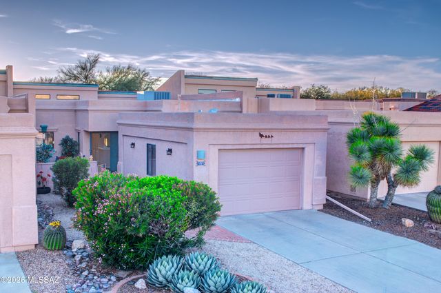 151 N Crescent Bell Drive, Green Valley, AZ 85614