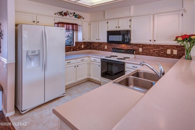 151 N Crescent Bell Drive, Green Valley, AZ 85614