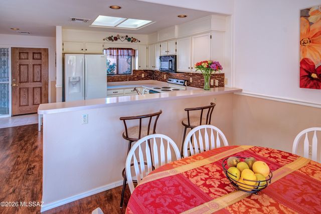 151 N Crescent Bell Drive, Green Valley, AZ 85614