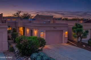 151 N Crescent Bell Drive, Green Valley, AZ 85614