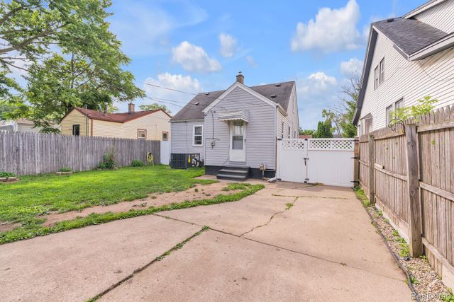 14027 Hobart Avenue, Warren, MI 48089