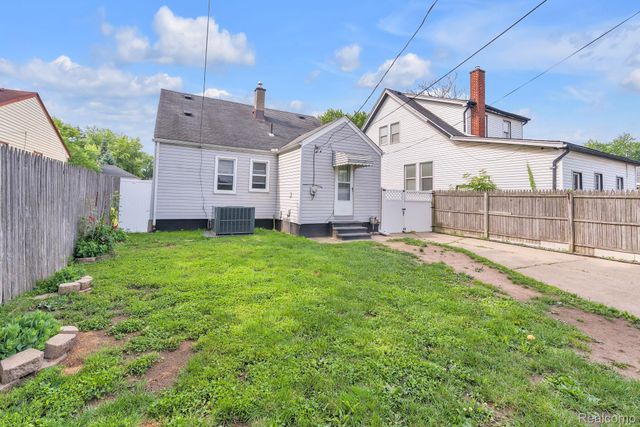 14027 Hobart Avenue, Warren, MI 48089