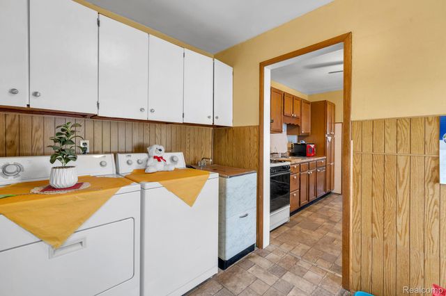 14027 Hobart Avenue, Warren, MI 48089