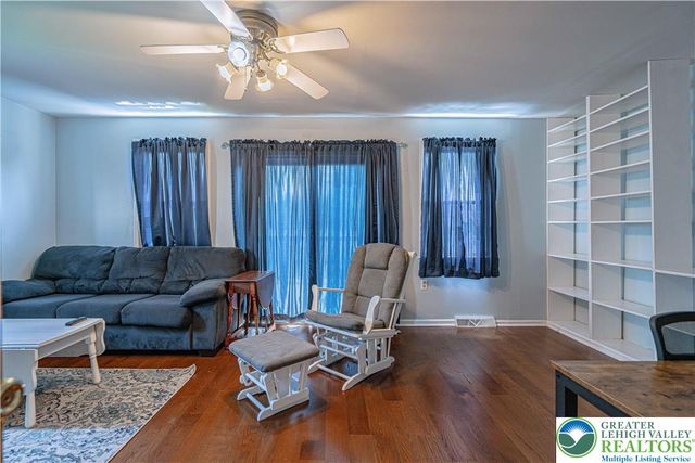 132 Cedar Road, Hellertown Boro, PA 18055