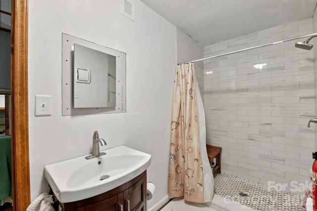 438 Cox Lake Road, Stanley, NC 28164