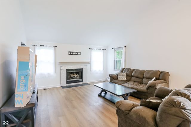 329 N East Street, Westfield, IN 46074